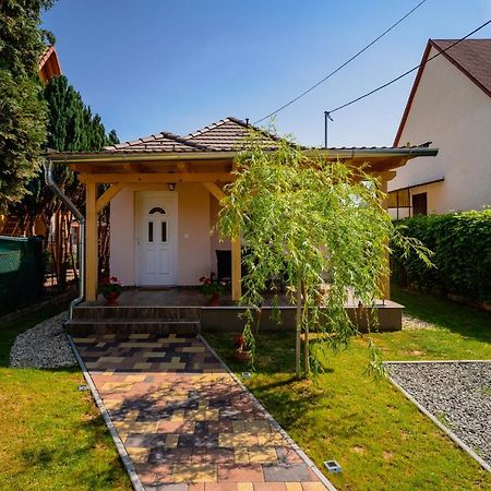 Pipacs Apartmanház Harkány Exterior foto