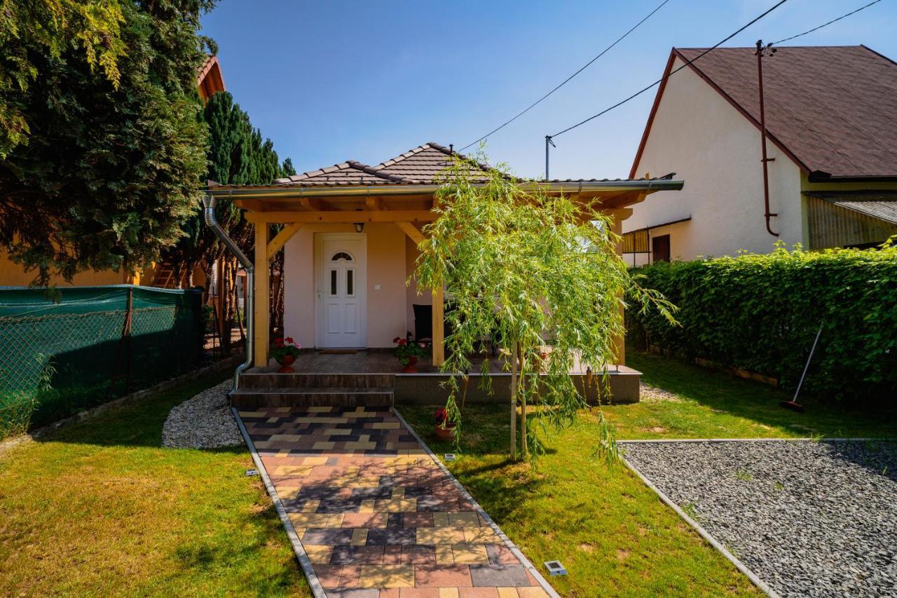 Pipacs Apartmanház Harkány Exterior foto